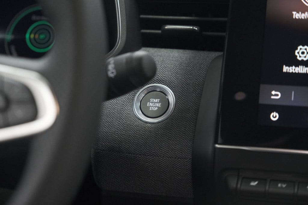 Renault Clio 1.6 e-tech full hybrid 145 techno | 360 camera | bose audio | 