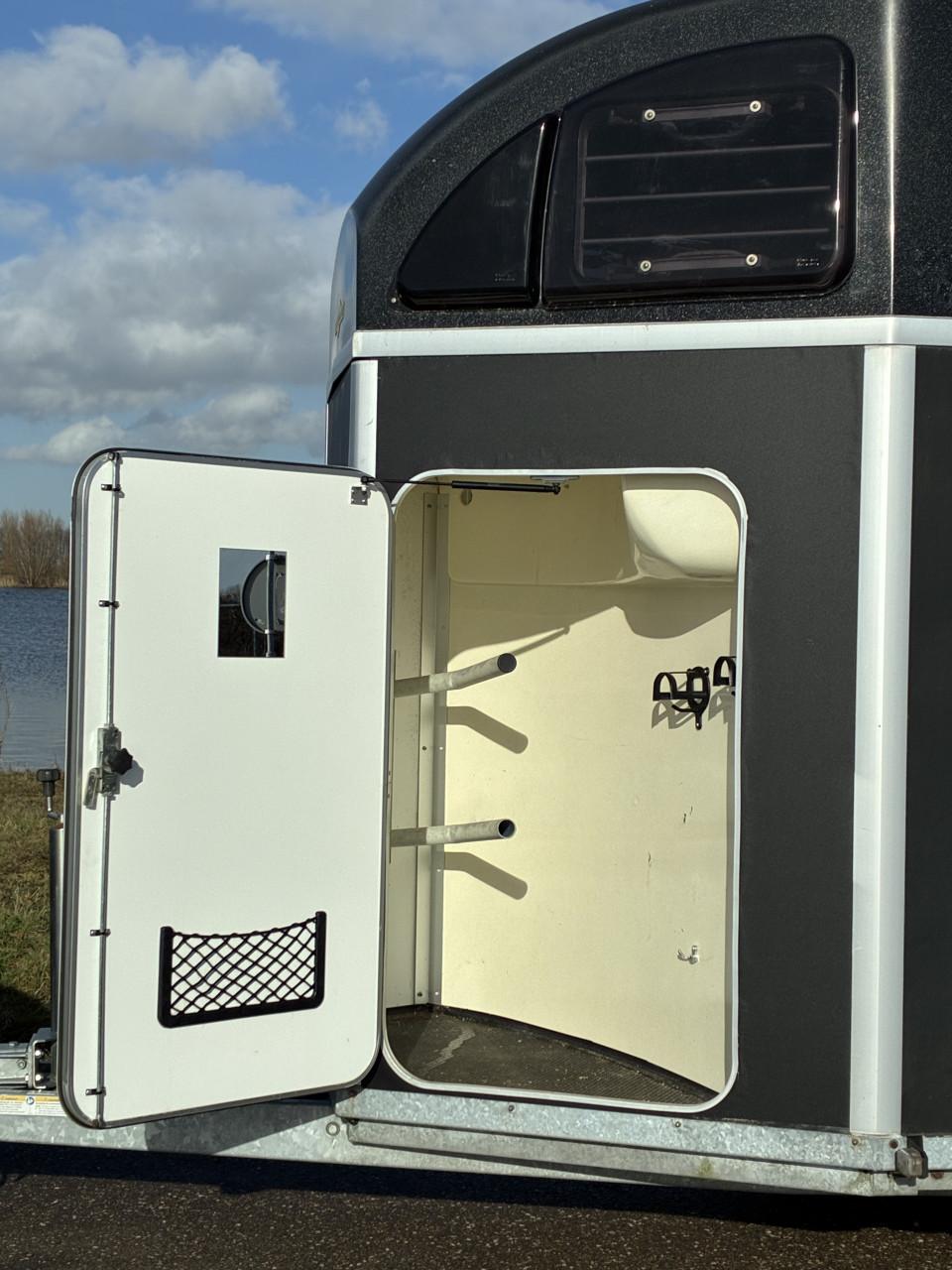 2 paards Humbaur Balios met zadelkamer en alubicomp bodem