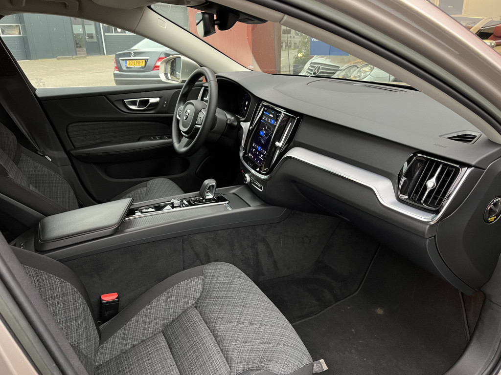 Volvo V60 2.0 b3 core aut. | auto pilot | carmera | stoel/stuurverw. | keyl