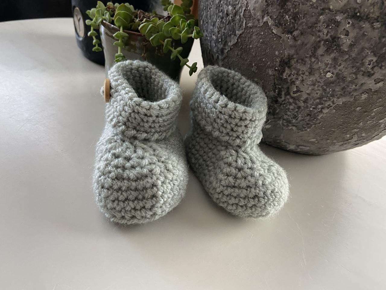 Nieuw: schattig gehaakte babyslofjes