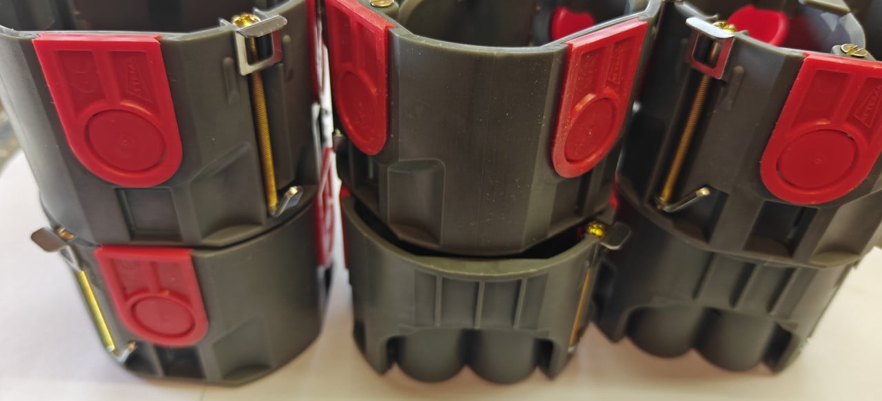 Te Koop 6 Holle wand dozen Attema UHW 50