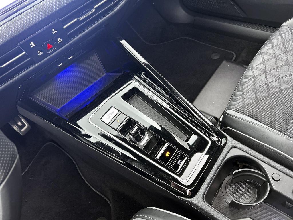 Volkswagen Golf 1.5 etsi r-line business | automaat | panoramadak | navigat