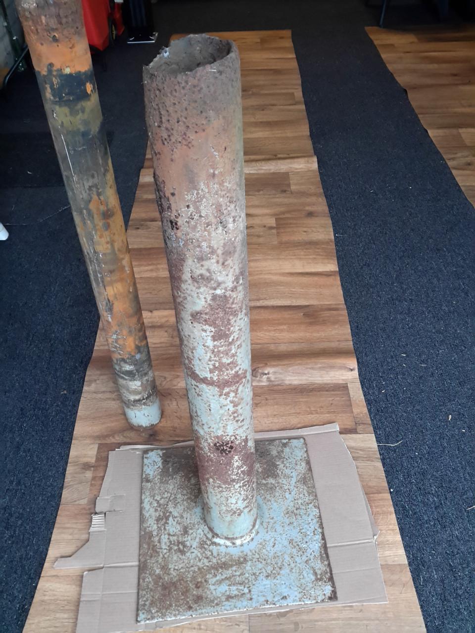 Stalen voetstuk voor mast