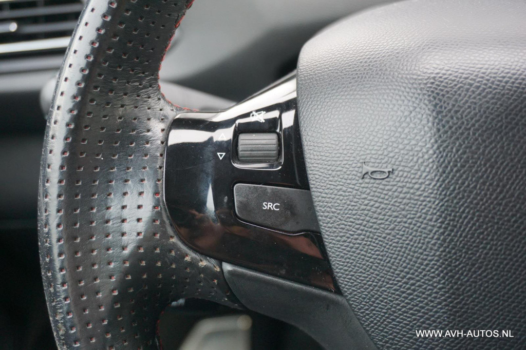 Peugeot 308 1.6 e-thp gt 205 pk