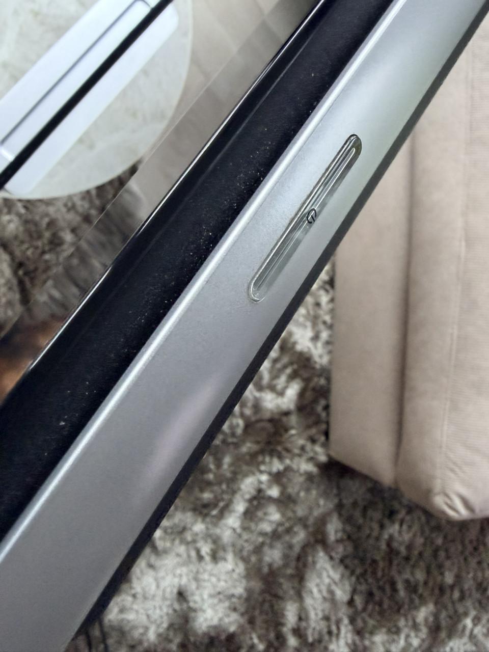 HP w2408 24 inch monitor – verstelbare voet – werkt goed