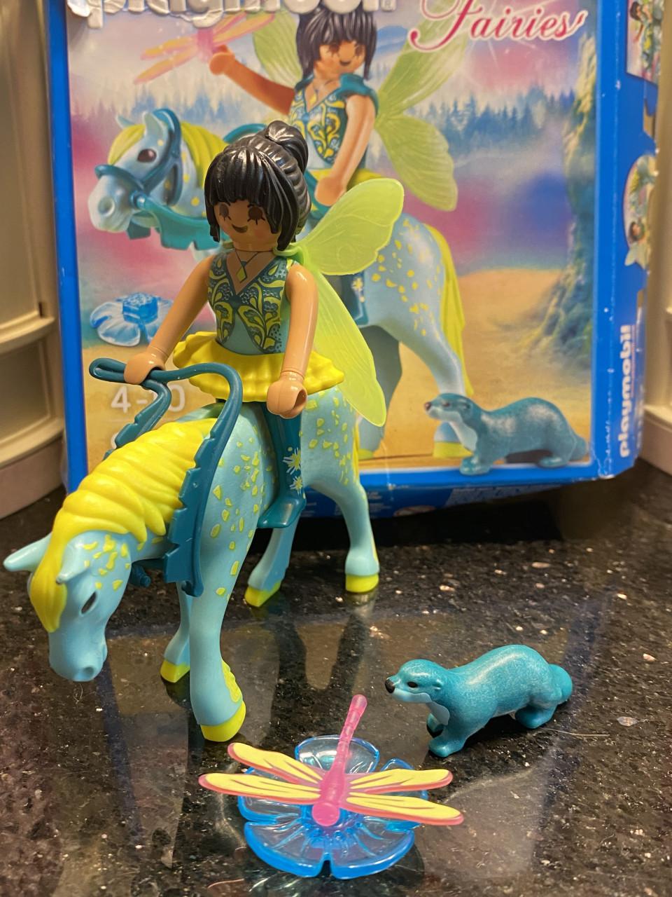 Playmobil fee met paard otter en Libelle op bloem