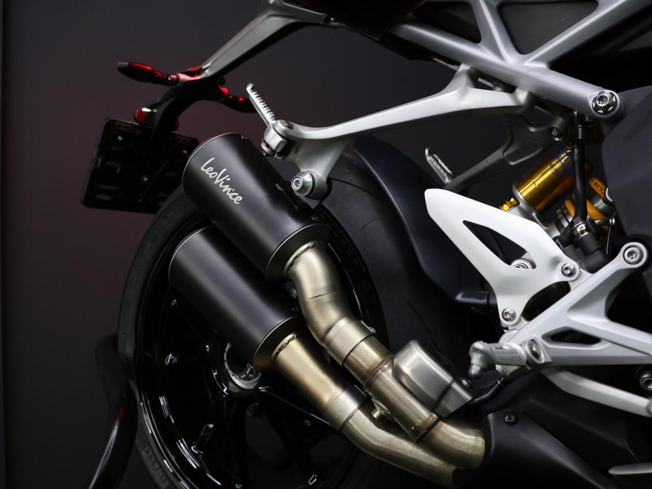 SPEED TRIPLE RS | Carnival Red