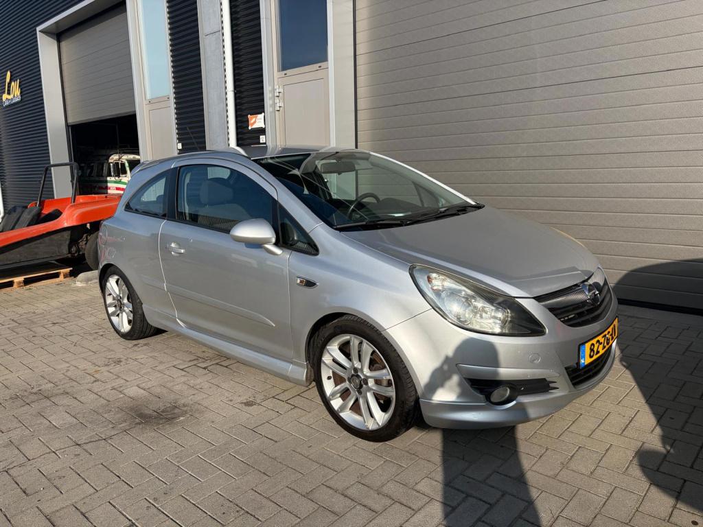 Opel Corsa 1.4-16v sport/opc uitvoering/airco/cruise control/