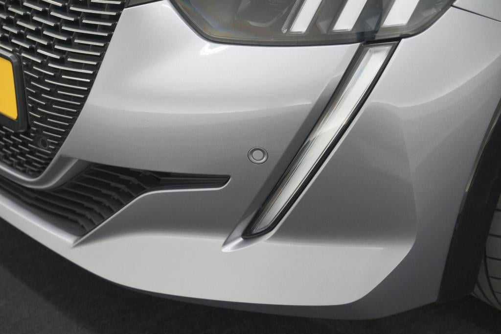 Peugeot 208 puretech 130 eat8 gt | glazen panoramadak | camera | navigatie