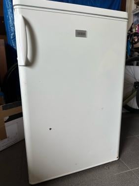 Koelkast tafelmodel van Zanussi.