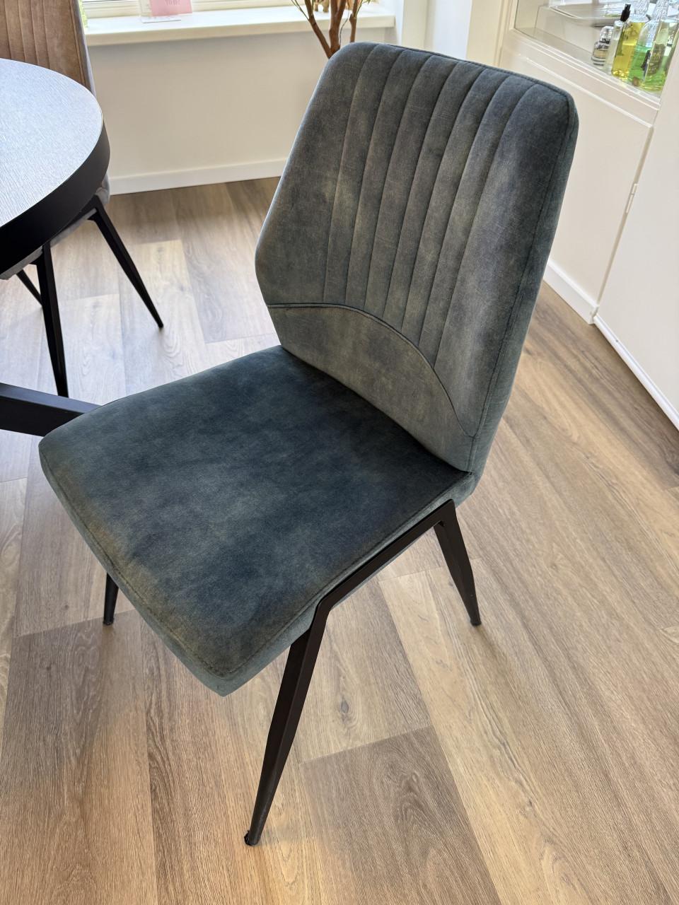 Eettafel mangohout + 4 stoelen