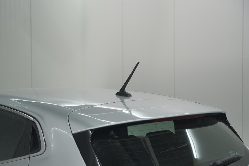 Renault Clio tce 100 intens | parkeersensoren | apple carplay | climate con