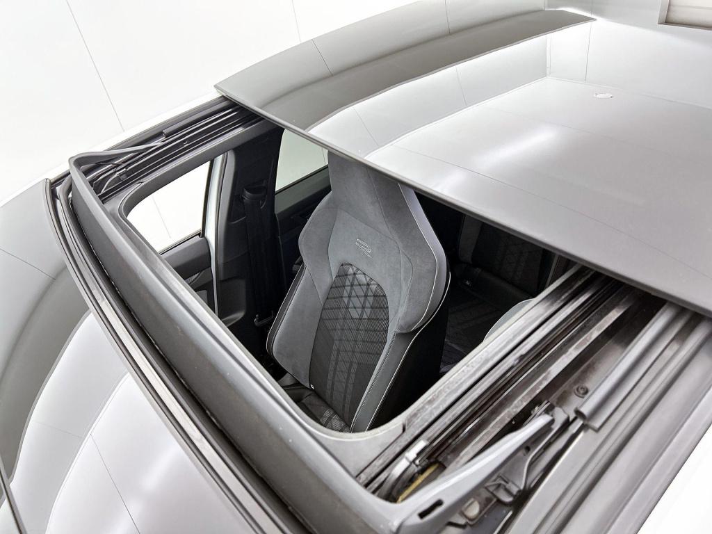 Volkswagen Golf 1.5 etsi r-line business | automaat | panoramadak | navigat