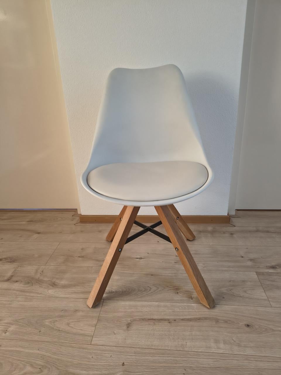 2 eetkamer of slaapkamer stoelen