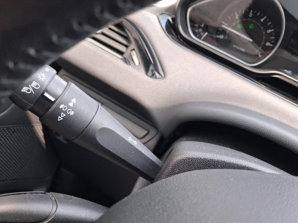 Peugeot 208 urban soul 1.2 pt-82pk 5d trekhaak | navigatie | airco | cruise
