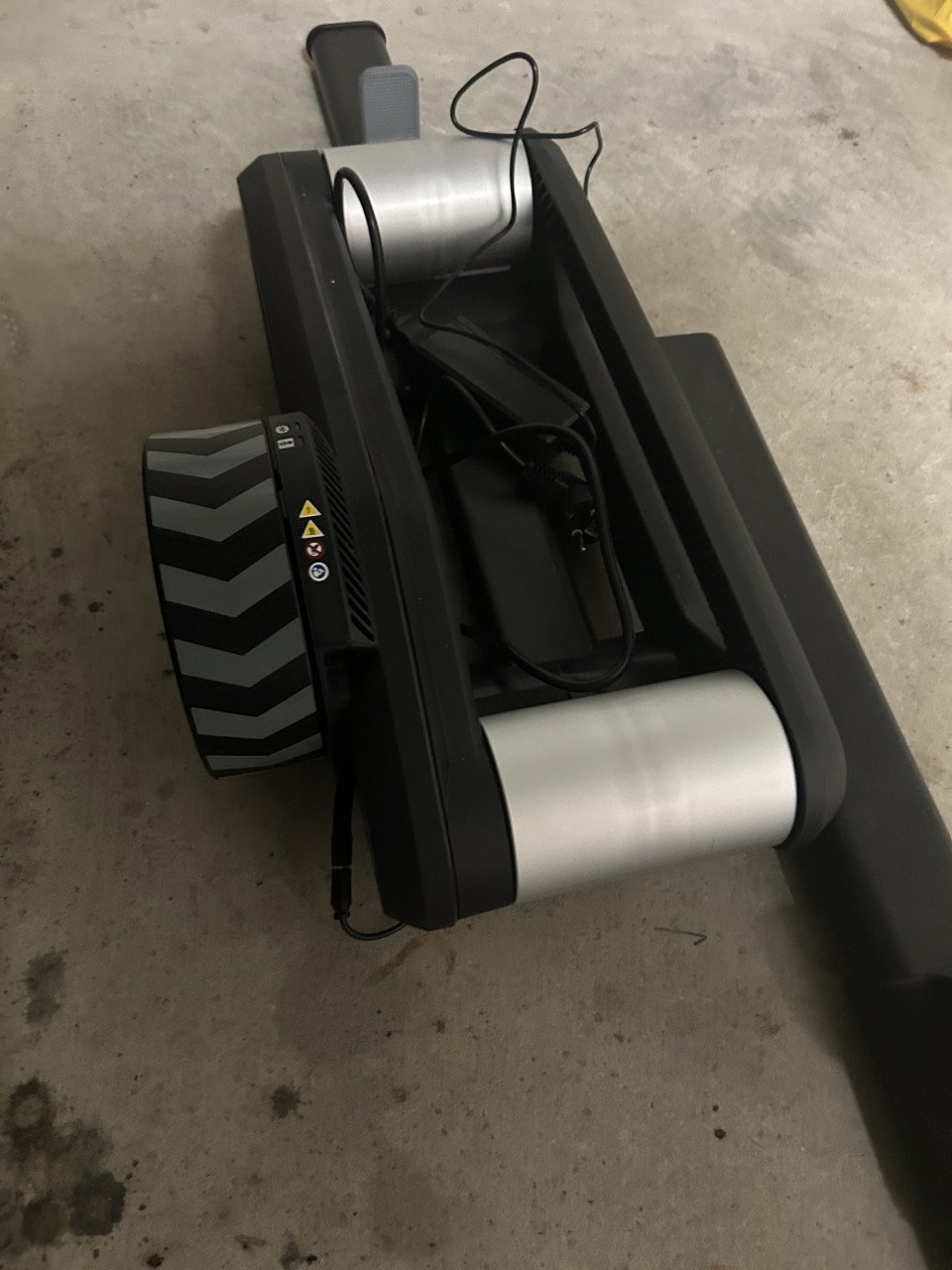 WAHOO KICKR ROLLR SMART BIKE ROLLER