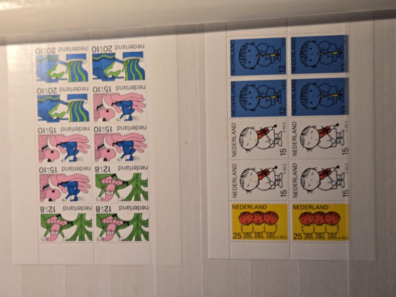 Postzegels 8 Albums uit heel de wereld  Bieden mag, wel graag naar waarde.