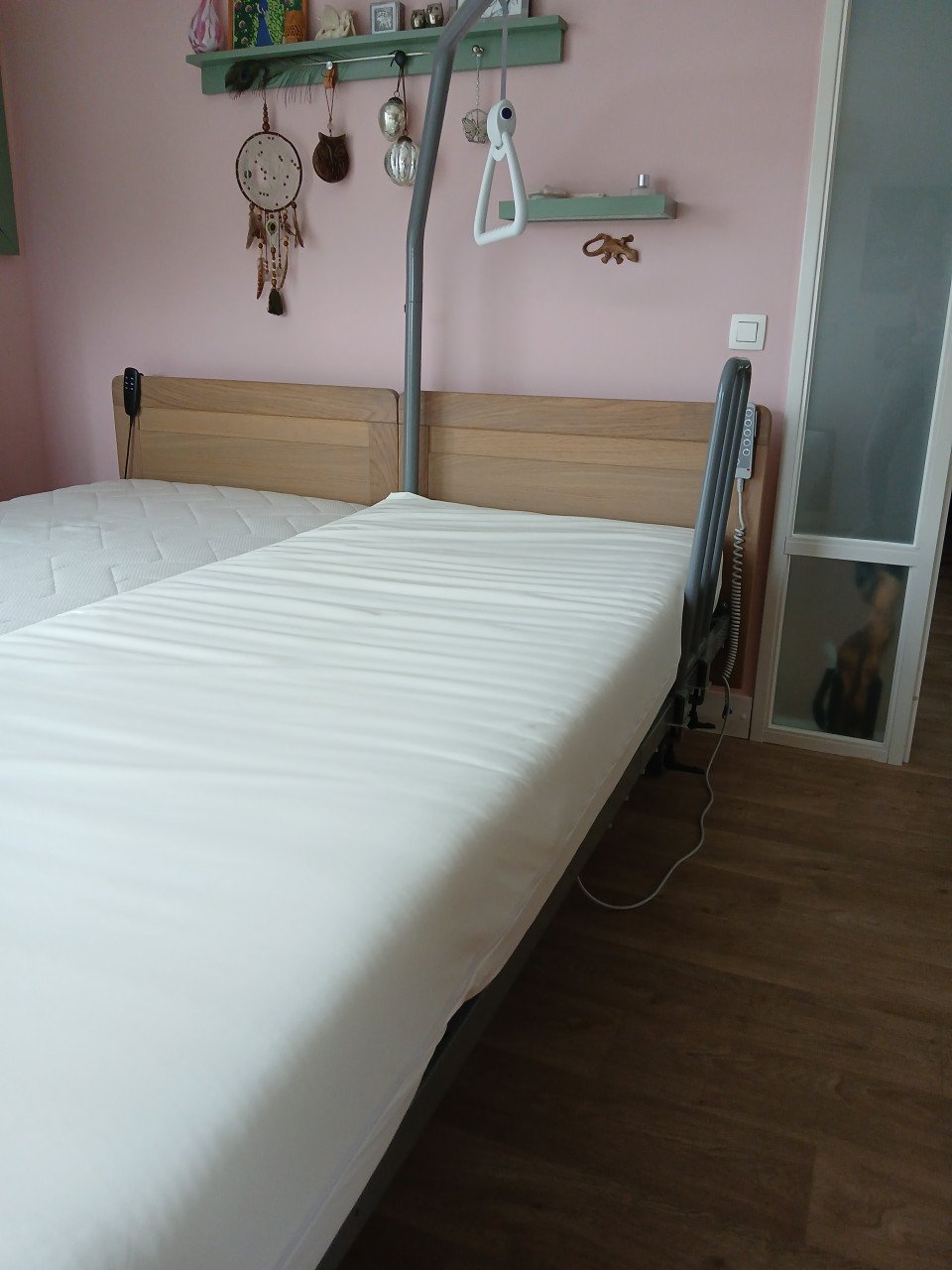 Elektrisch verstelbaar 2 persoons bed.