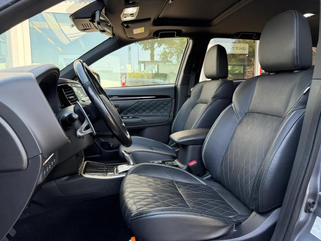 Mitsubishi Outlander 2.4 phev instyle panoramadak|trekhaak|1500kg trekgewic