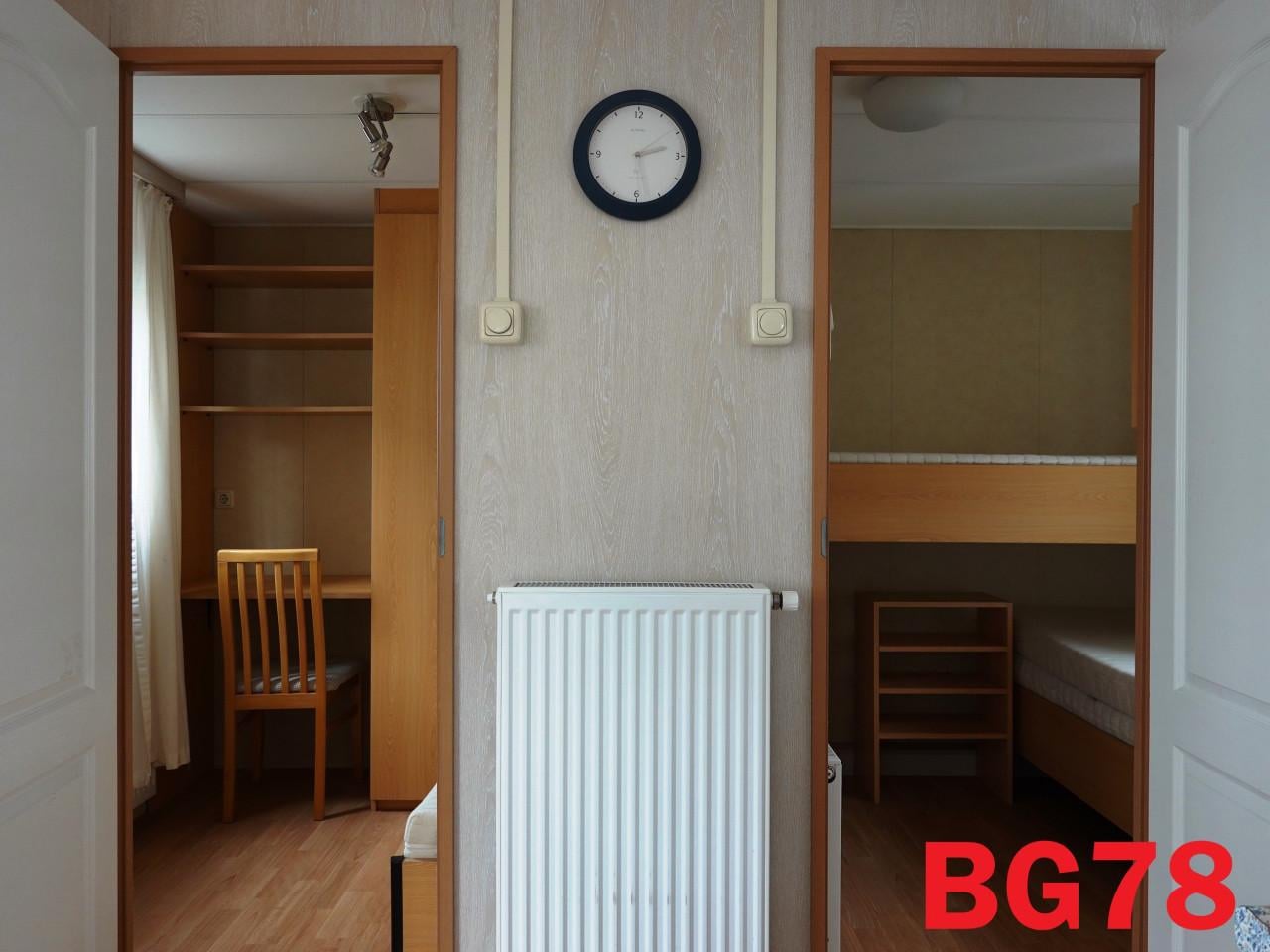 Prima chalet met 3 slk, dubbel glas, CV en middenkamer te koop