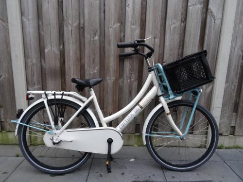 🤍 Cortina U4 Transport 24 inch Meisjesfiets – White Pearl – Incl. krat