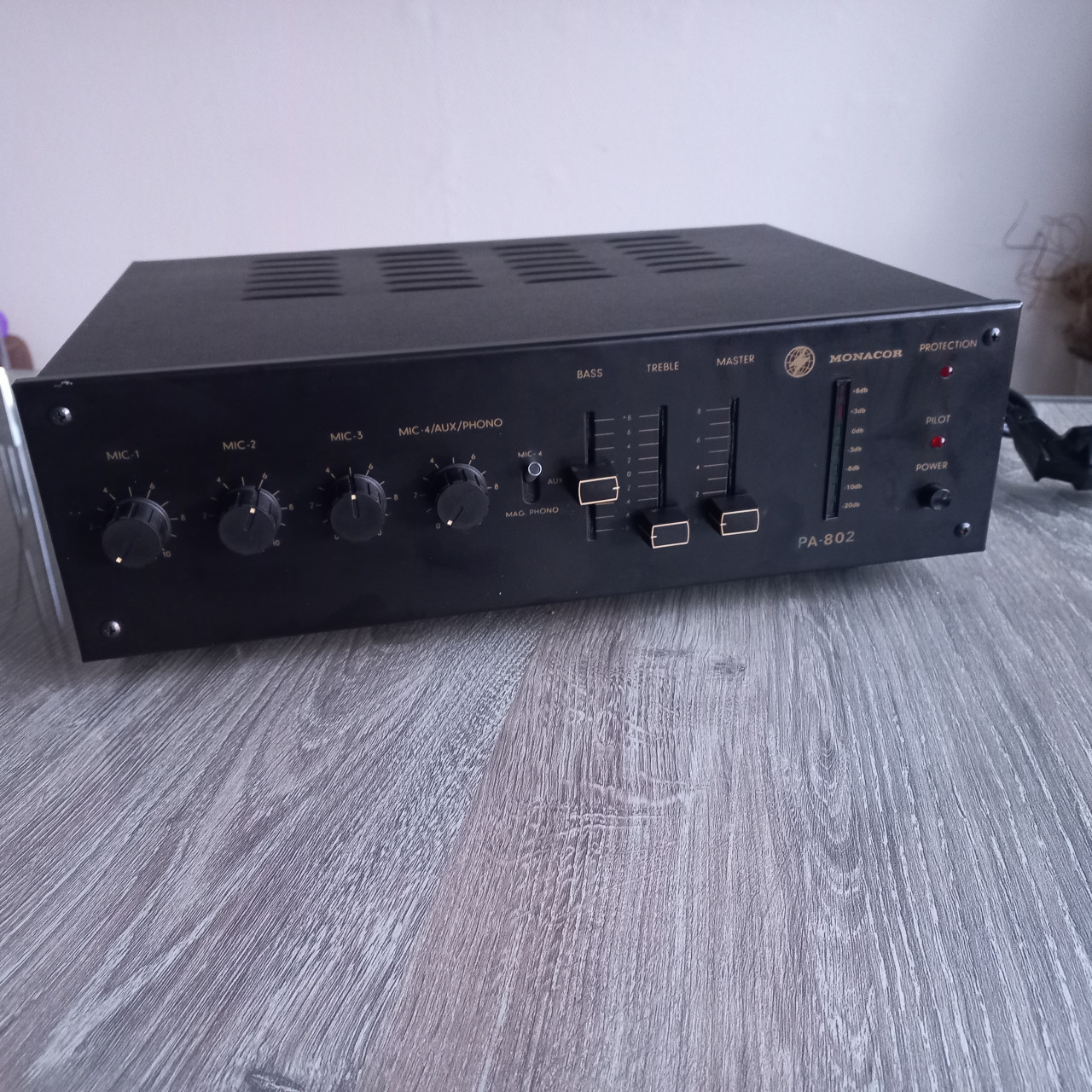 Monacor PA 802 versterker