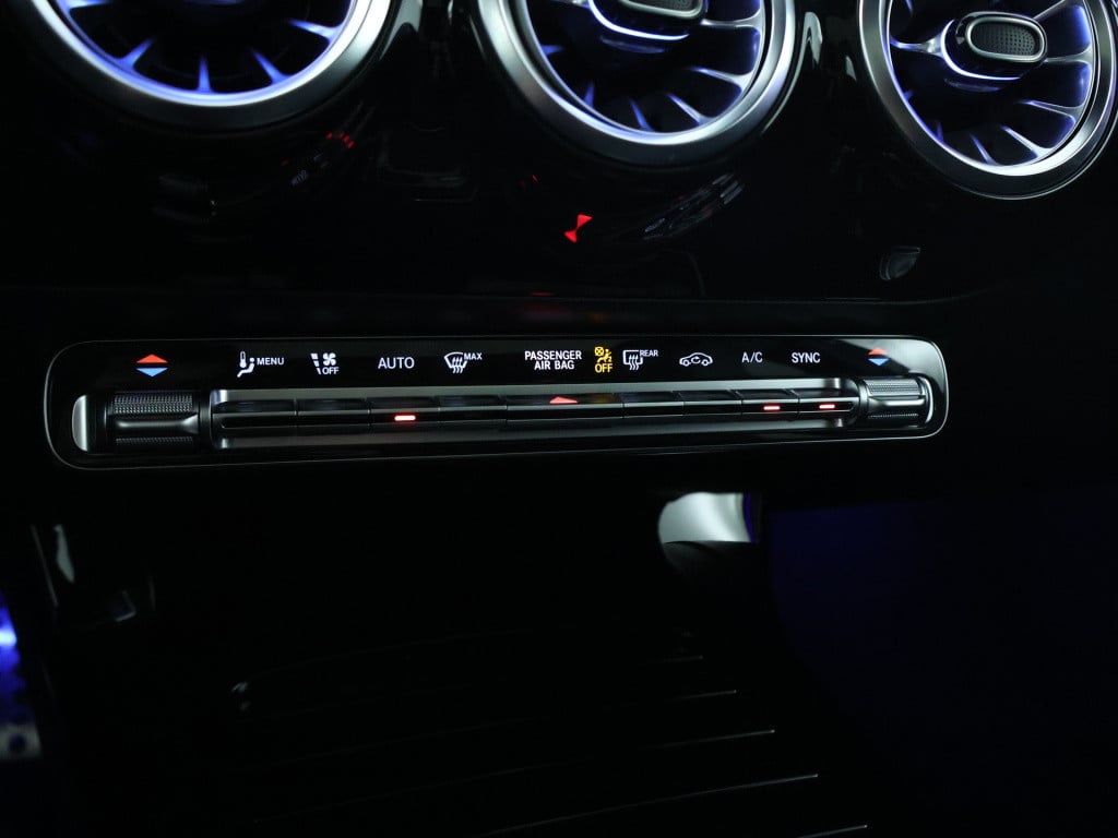 Mercedes-Benz A-Klasse 180 business solution amg | nightpakket | parkeerpak