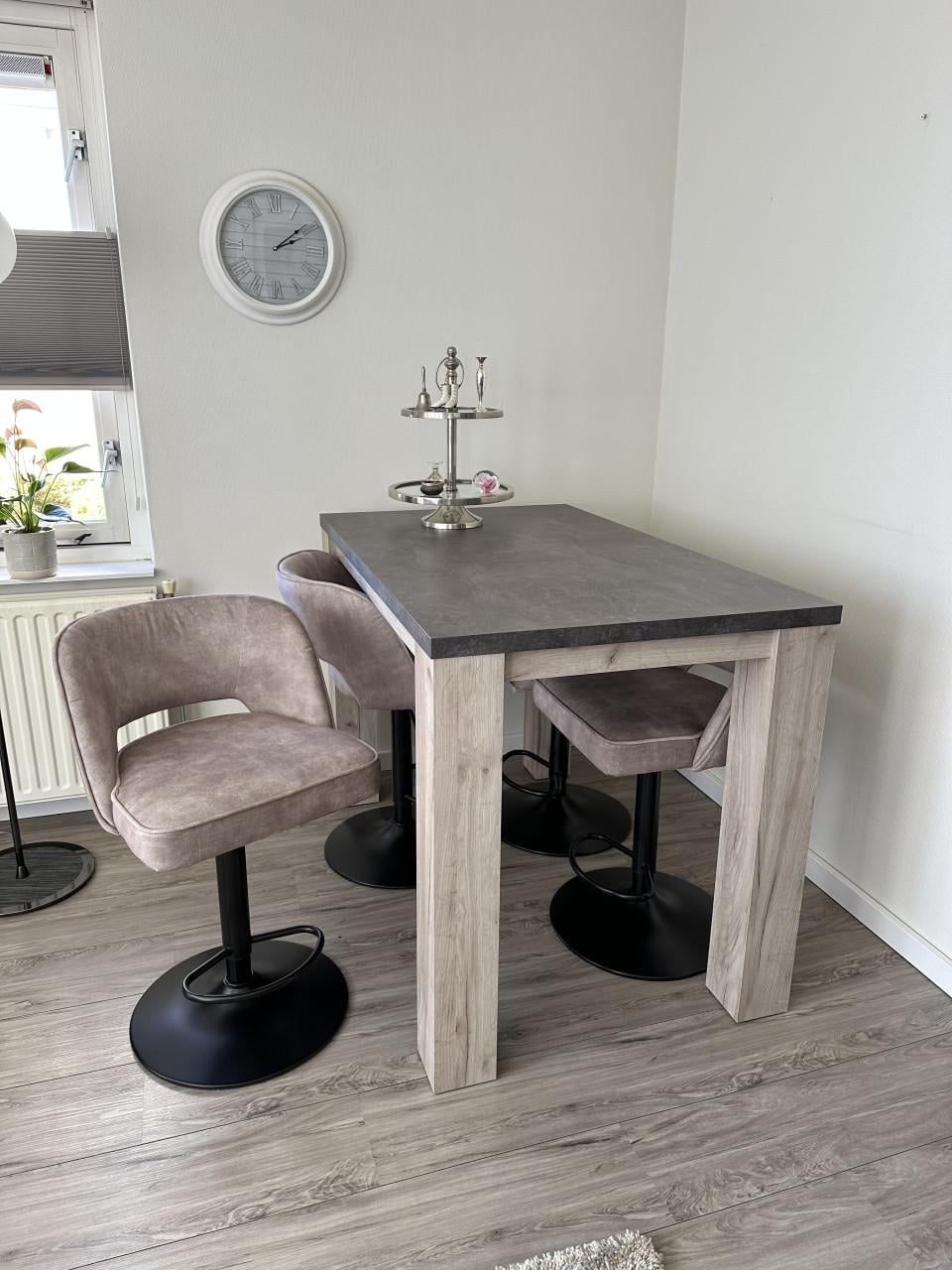 Eethoek met vier stoelen