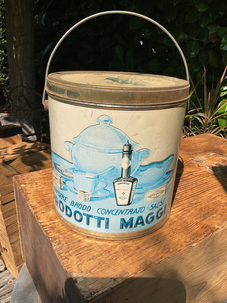 Groot blik Maggi Italië.