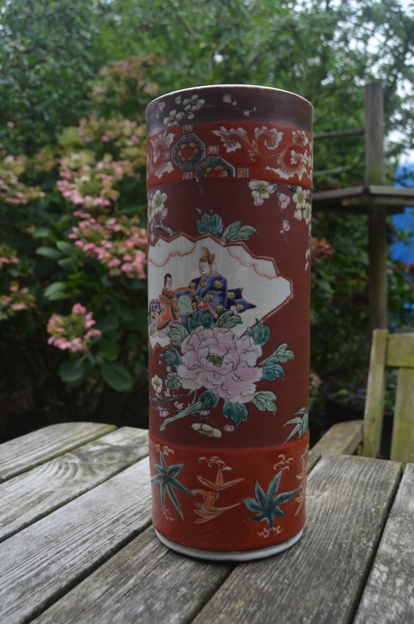 2 Japanse vazen, 1 goed, 1 niet zo........