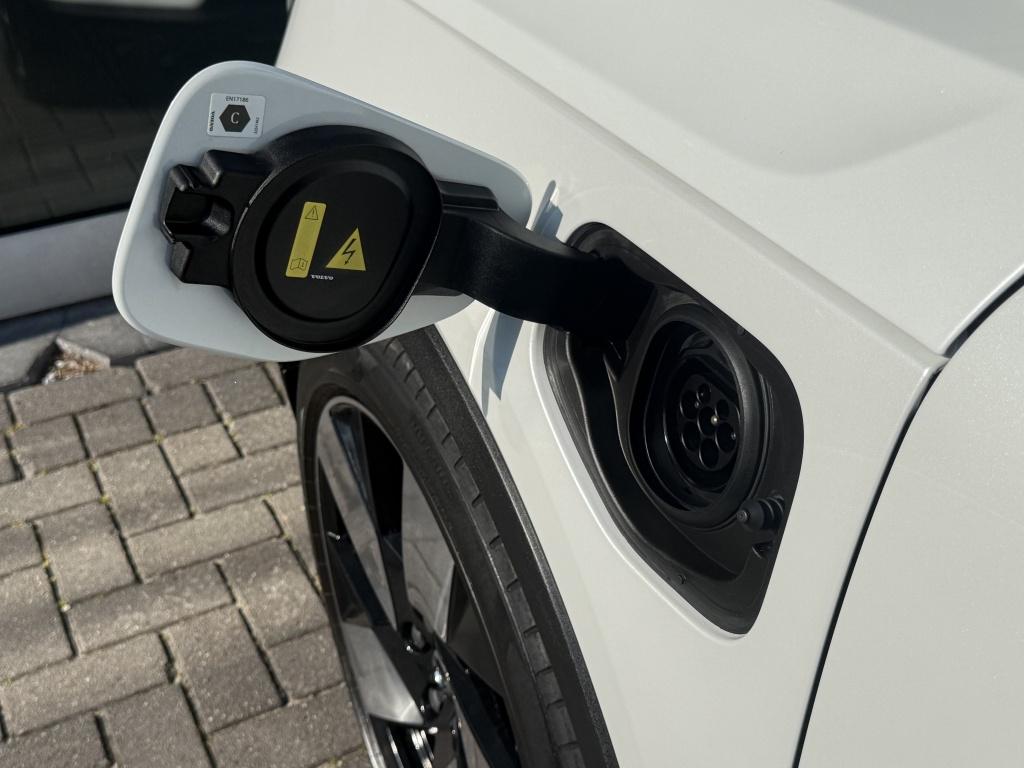 Volvo XC40 t5 262pk recharge ultimate dark| panodak| trekhaak| adap.cruise|