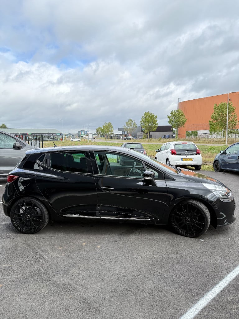 Renault Clio 0.9 - sportief - full option!