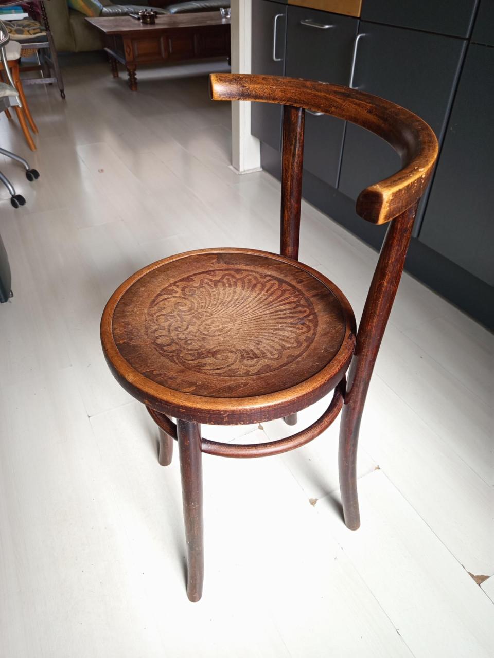 Antieke Weense Thonet-stijl stoel reliëfzitting (ca. 1900)