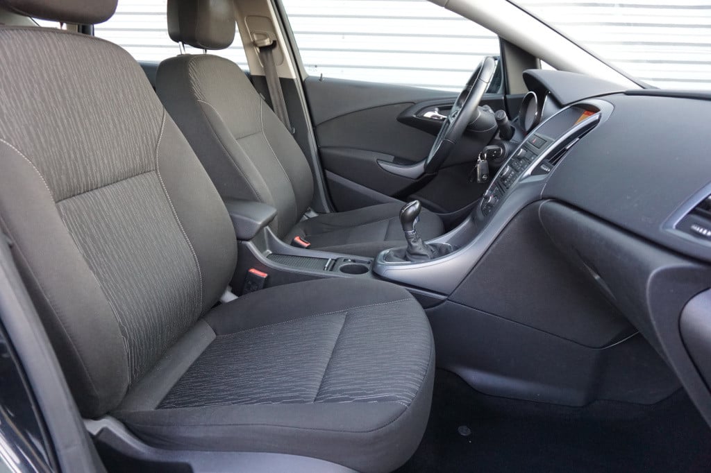 Opel Astra 1.4 turbo blitz - 1e eigenaar - airco / navi / cruise / elektr. 