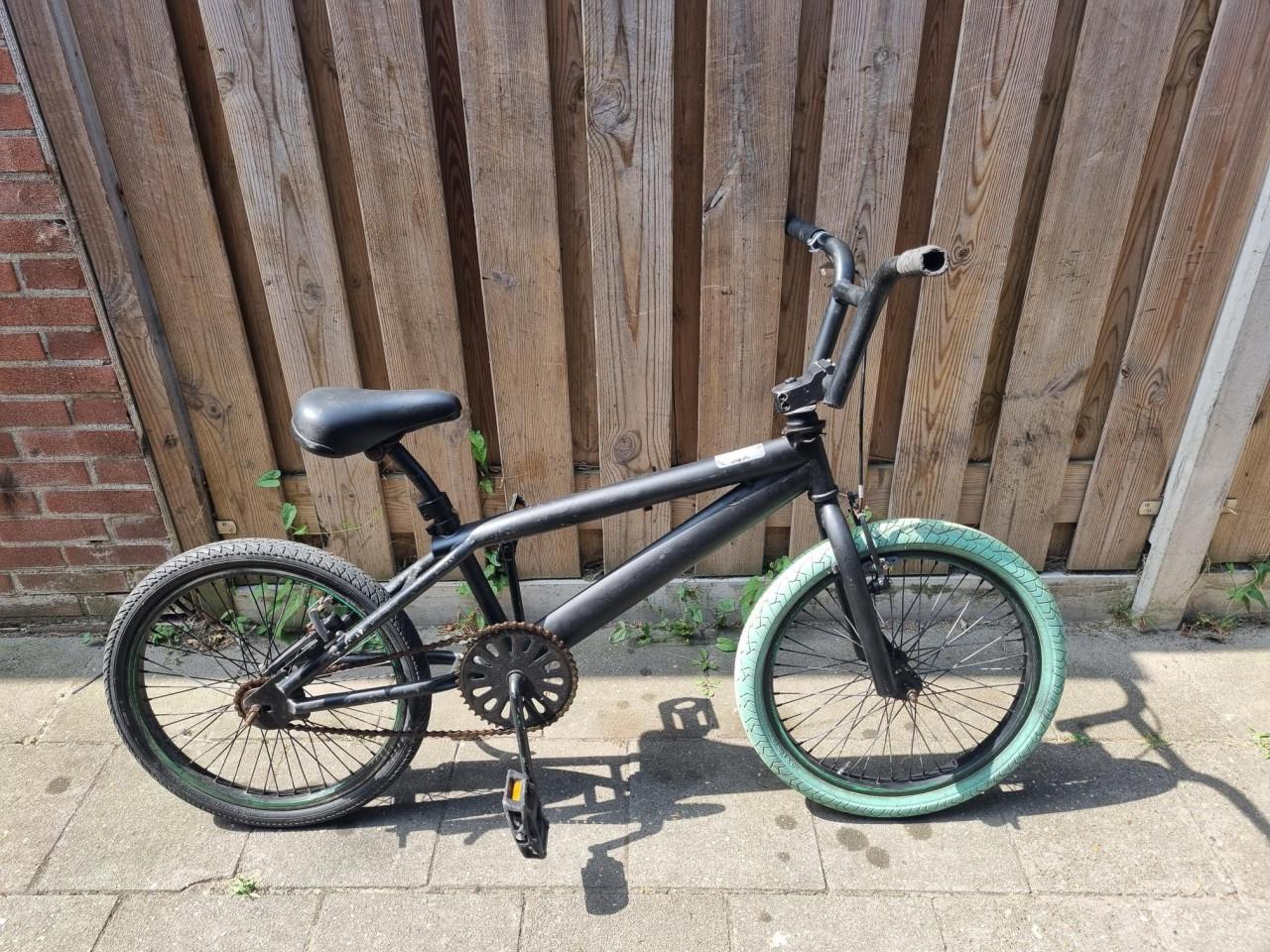BMX fiets 20 inch ***  BMX *** zwart / mint-groene voor-band