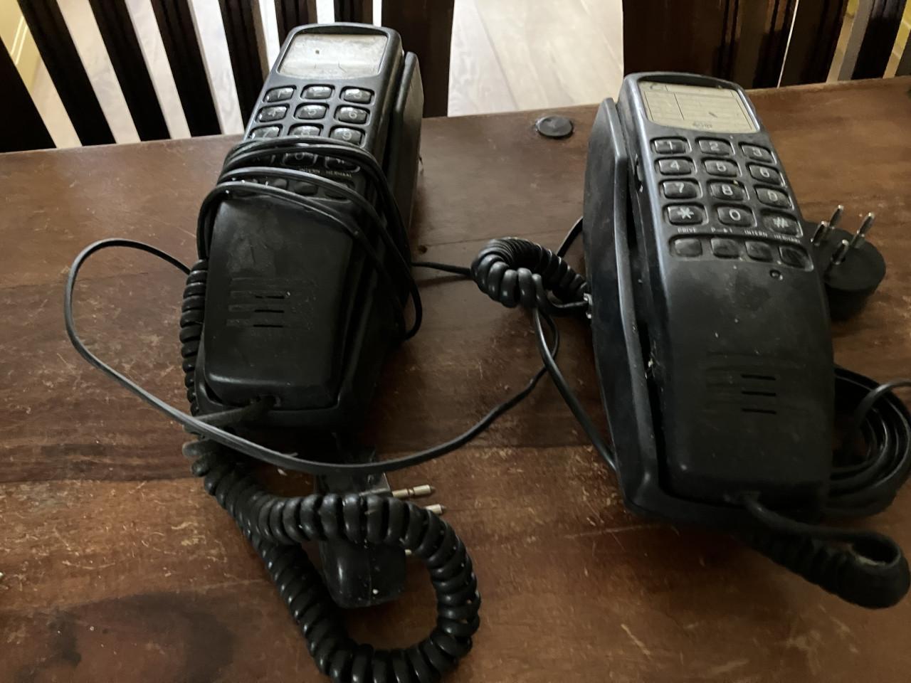 Lot met analoge telefoontoestellen