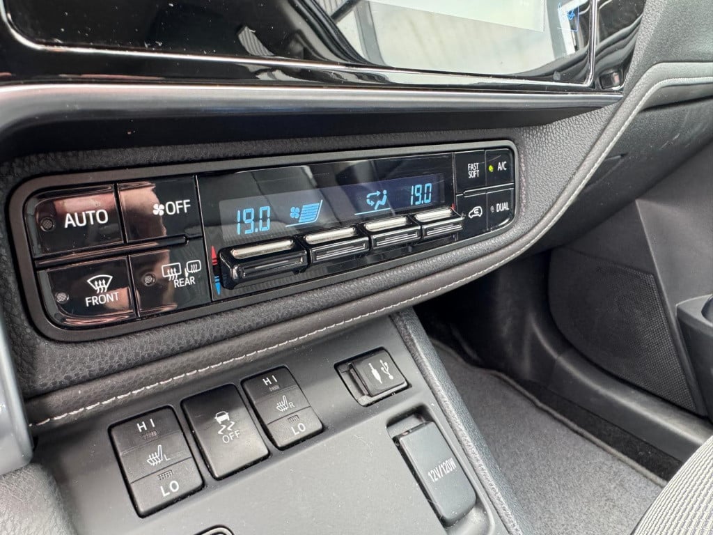 Toyota Auris 1.8 hybrid lease pro