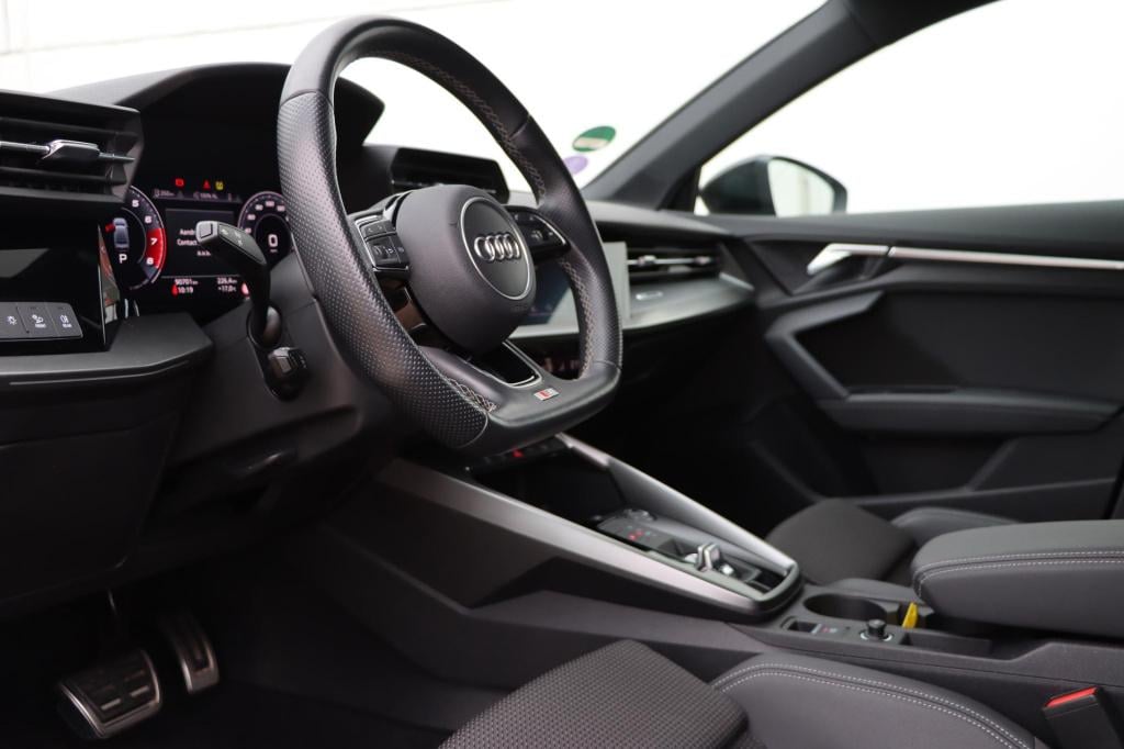 Audi A3 limousine 35 tfsi s-line edition 150pk s-tronic