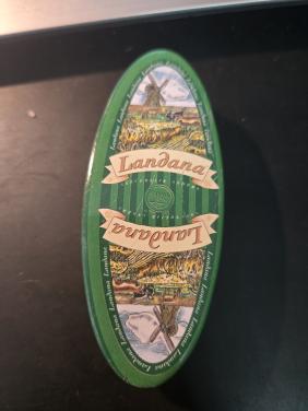 Blikje van het Nederlandse kaasmerk Landana 10x4x2,5 cm