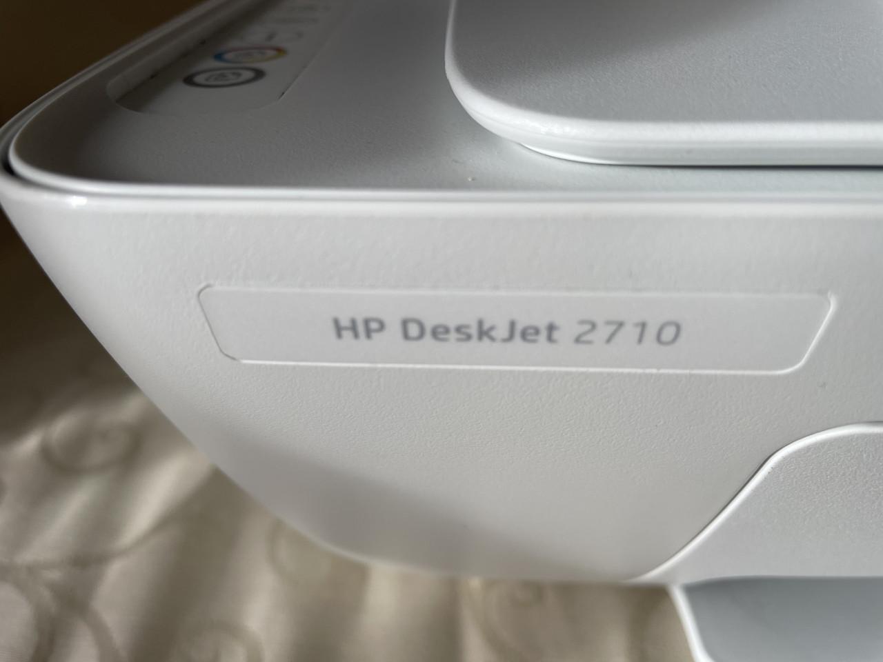 Een HP DeskJet 2710 all-in-one printer