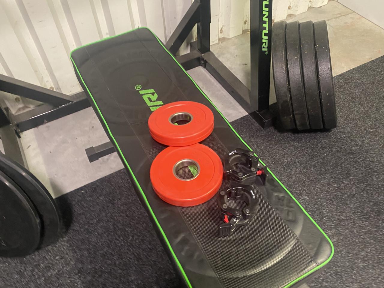 Compleet SQUAT-RACK met bar/plates en bankje