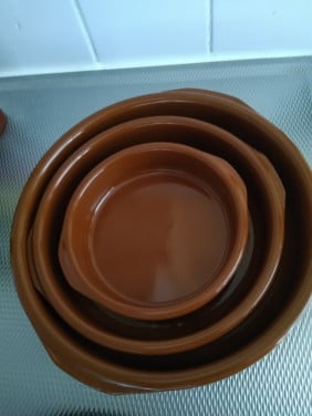 Te Koop: aardewerken schalenset