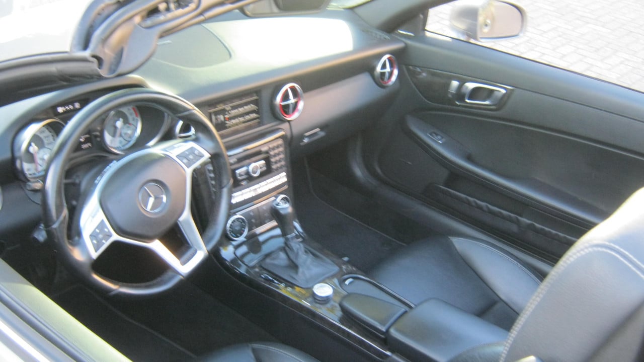 TE KOOP MERCEDES CABRIO SLK 200 AUTOMAAT UIT 2011  VOOR 13000 EURO