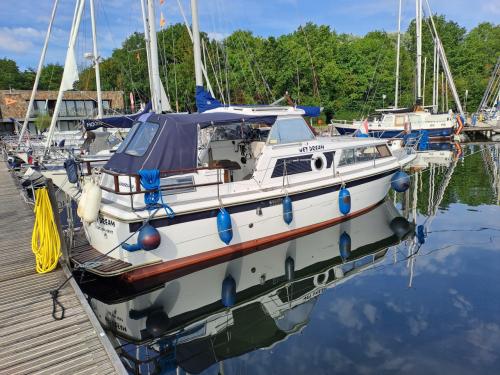 MotorJacht  Amerglass 32 a 9.45 x 3.15x 0.76
