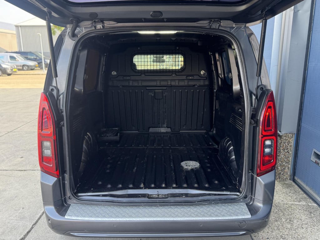 Opel Combo 1.5d l1h1 innovation airco / cruise controle / navi / euro 6