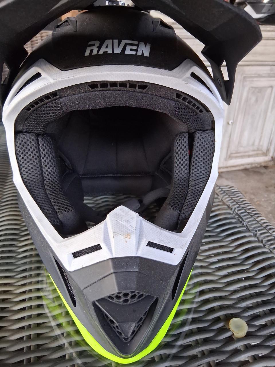 Raven crosshelm 2x gedragen