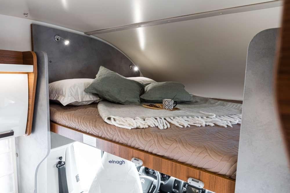 Elnagh Baron 65 - Luxe alkoof met lengtebedden - Zonnepaneel - 2023