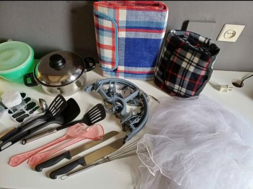 Allerlei kampeer (camping) spullen