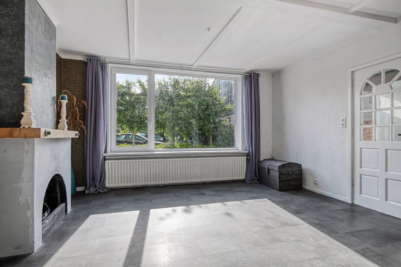 Verrassend ruime halfvrijstaande woning vlakbij het strand te koop