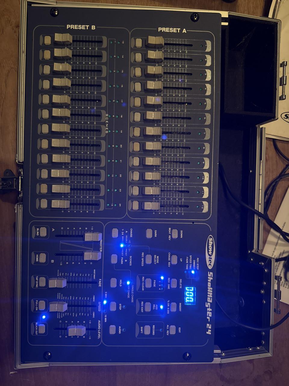 Showtec showmaster24 + Flightcase